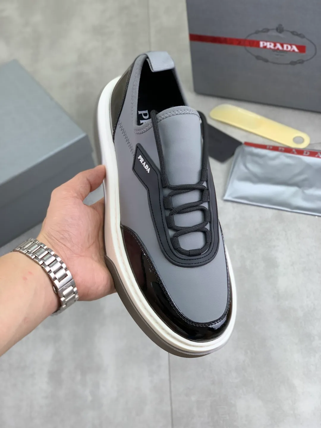 Men's men's shoes 💰P542💰 [New style] popular models are on the official website, 🆘 The trendy brand (Prada) mainly promotes popular models, avant-garde and versatile fashionable men's shoes private version mold opening, cowhide surface splicing 1:1.. Fashionable and simple, original imported cowhide lining cowhide feet; the atmosphere and personality are more fashionable, eye-catching and pursuing class. It will subvert the old idea and be a must-have for fashionistas with you! Must keep it! Tall and comfortable, large and low, high-end quality workmanship. Size: 38-44 3️⃣colors available.